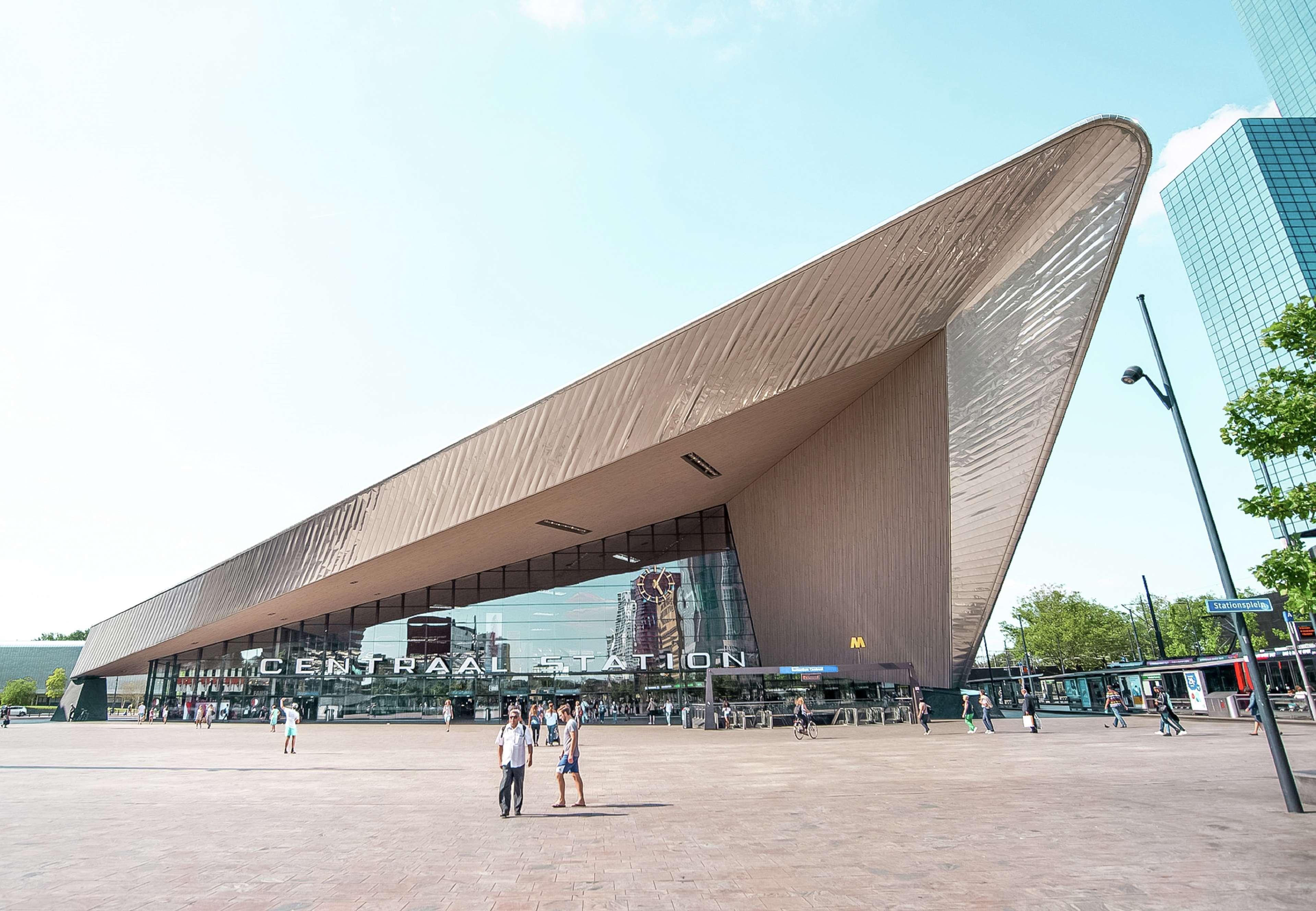 Hilton Rotterdam Hotel Exterior photo The station building