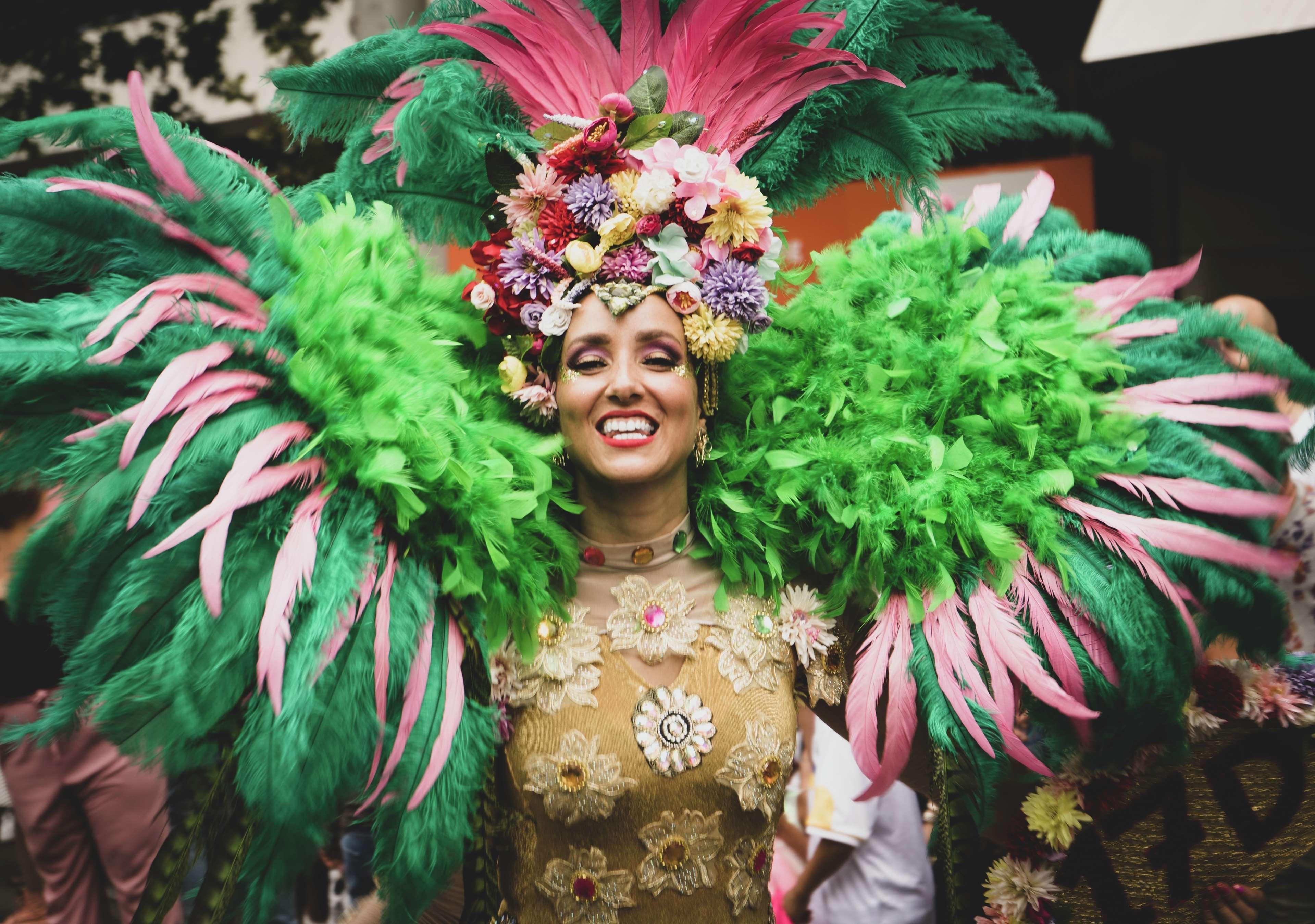 Hilton Rotterdam Hotel Exterior photo A samba dancer