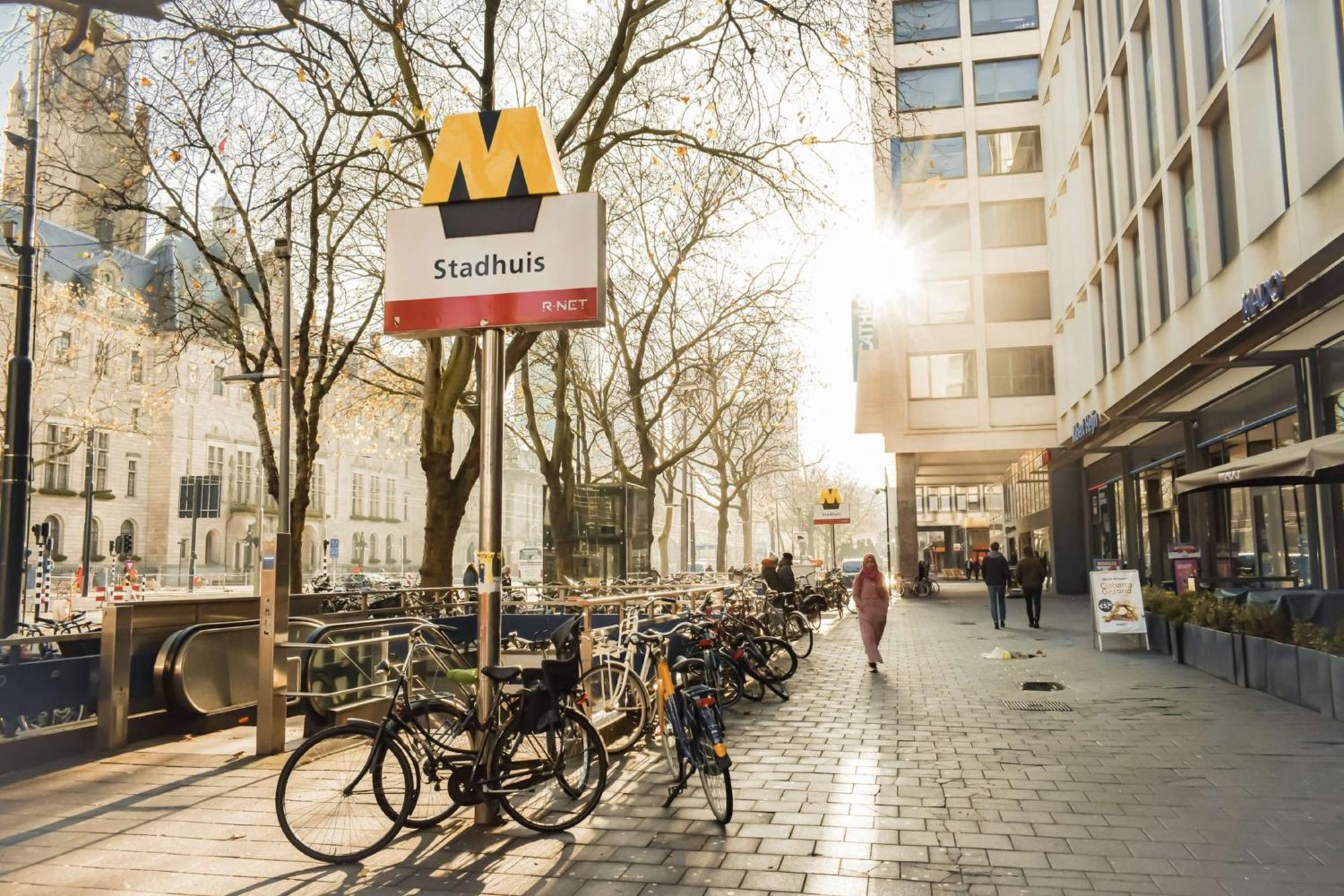 Hilton Rotterdam Hotel Exterior photo U1 platform